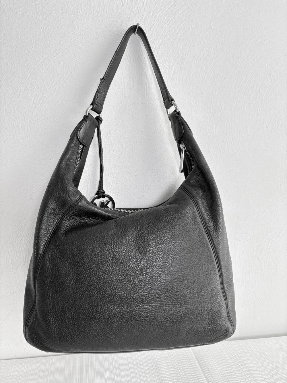 MICHAEL KORS Fulton Pebbled Leather Hobo Shoulder Bag Purse Minimalist Neutral